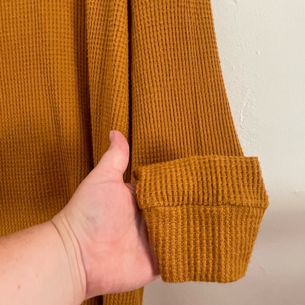Plus sweater - Picture 2 of 3